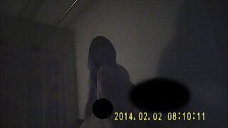 Црна мотика Хали Хејс добива коски во дневната соба - 2022-03-14 01:23:29